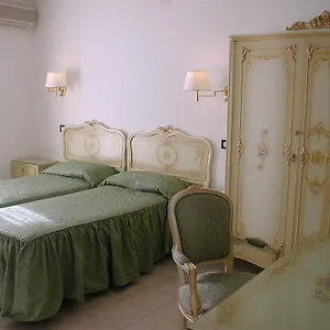 Royal Hotel
